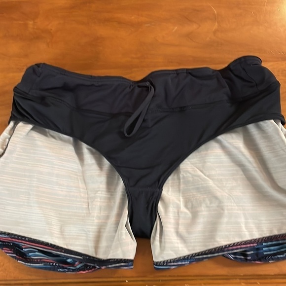 ATHLETA Running Shorts Size XL - Picture 11 of 11
